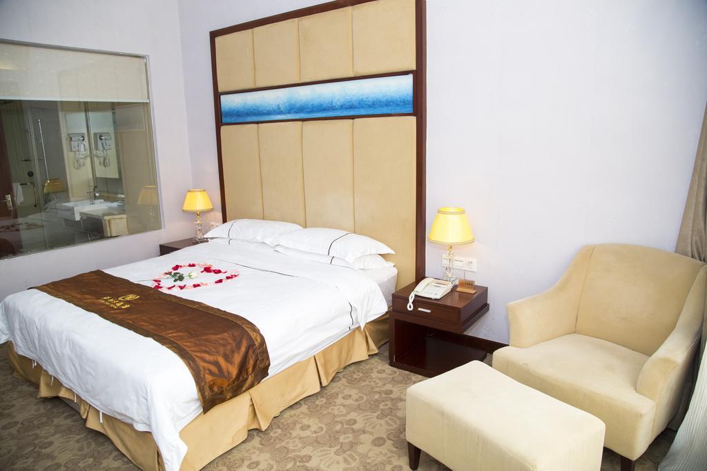Long Zhou Grand Hotel Guangzhou Bagian luar foto