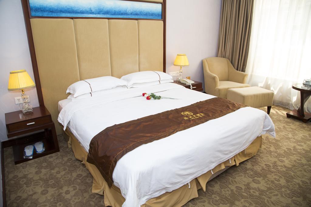 Long Zhou Grand Hotel Guangzhou Bagian luar foto